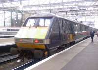 The 0800 GNER service to London Kings Cross departs Glasgow Central.<br><br>[Graham Morgan 18/08/2006]