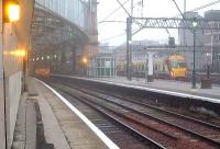 334025 and 67004 at a misty Glasgow Central<br><br>[Graham Morgan 30/09/2006]