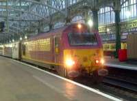 67015 at Glasgow Central with the empty caledonian Sleeper<br><br>[Graham Morgan 14/10/2006]