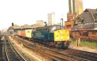 Class 40 takes a Freightliner through Manchester Exchange station.<br><br>[Ian Dinmore //]