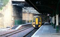 Looking east along the northside through platforms at Waverley on 20 December 2006. The train is standing at platform 19 with the new 'Balmoral' platform 20 on the left. <br><br>[John Furnevel 20/12/2006]