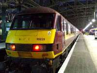 90039 at Glasgow Central with the Caledonian Sleeper.<br><br>[Graham Morgan 30/12/2006]