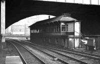 Aberdeen North Box sits under Union Street bridge. View from platform 9 in February 1973. The box lasted into the 1980s when its remaining functions were taken over by Aberdeen Signalling Centre.<br><br>[John McIntyre /02/1973]