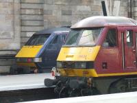 90035 and 91127 Edinburgh Castle at Platform 1 & 2 of Glasgow Central.<br><br>[Graham Morgan 03/03/2007]