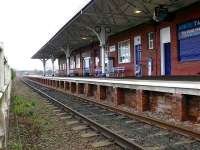 Half view of southbound platform at Leuchars.<br><br>[Brian Forbes 25/03/2007]