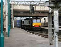 The 08.21 Mossend - Daventry Intermodal enters Carlisle station on its way south on 18 April. <br><br>[John Furnevel 18/04/2007]