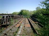 <h4><a href='/locations/B/Bowling_Swing_Bridge'>Bowling Swing Bridge</a></h4><p><small><a href='/companies/L/Lanarkshire_and_Dumbartonshire_Railway'>Lanarkshire and Dumbartonshire Railway</a></small></p><p>Caledonian Railway Lanarkshire and Dumbartonshire line bridge over Forth & Clyde Canal at Bowling. 21/23</p><p>02/05/2007<br><small><a href='/contributors/Alistair_MacKenzie'>Alistair MacKenzie</a></small></p>