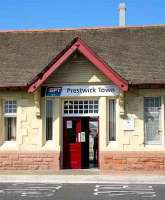 Entrance to Prestwick Town station, May 2007.<br><br>[John Furnevel 03/05/2007]
