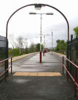 Entrance to Langside station from Langside Drive. View south east along the island platform on Sunday morning 6 May 2007 - just before the rain!<br><br>[John Furnevel 06/05/2007]