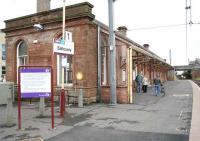 Glasgow bound platform at Saltcoats. View east on 17 May.<br><br>[John Furnevel /05/2007]