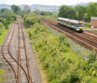 Looking towards Edinburgh in July 2007 with the Edinburgh - Glasgow main line on the right and the current SRPS line to Boness coming in from the left - with a wire fence between.<br><br>[John Furnevel 07/07/2007]