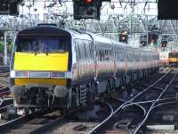 91127 Edinburgh Castle with the 0800 service to Kings Cross departing Glasgow Central<br><br>[Graham Morgan 28/05/2007]