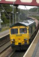 Freightliner 66527 heads east through Curriehill with a ballast train on 10 July. <br><br>[Bill Roberton 10/07/2007]