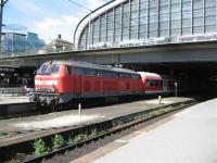 A diesel locomotive hauled train waits departure from Hamburg Hbf.<br><br>[Michael Gibb 06/09/2007]