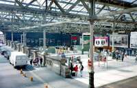 The remarkably uncluttered western concourse at Waverley in July 1997 prior to the arrival of the additional <I>retail units</I> (formerly shops).<br><br>[David Panton /07/1997]
