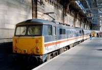 Platform 1 at Glasgow Central on 1 June 1997 with 87034 <I>William Shakespeare</I> standing at the buffer stops at the head of a WCML arrival.<br><br>[David Panton 01/06/1997]