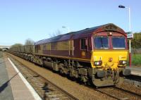 66092 with empty coal hoppers passes through Carmyle on a sunny Tuesday evening.<br><br>[Colin Harkins 15/04/2008]