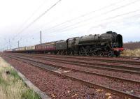 The full length of <I>The North Briton</I> seen stretching out behind 71000 <I>Duke of Gloucester</I> simmering in the down loop at Drem on 12 April 2008.<br><br>[Mark Poustie 12/04/2008]