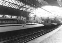 Looking back towards the concourse at Glasgow Queen Street in October 1970.<br><br>[John Furnevel 08/10/1970]