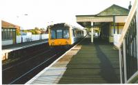 117 313 stops at Dalmeny in October 1998 with a service to Cowdenbeath.<br><br>[David Panton /10/1998]