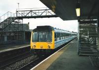 117 308 stands under a temporary footbridge at Cowdenbeath in September 1999 awaiting its scheduled departure time with a service for Edinburgh Waverley.<br><br>[David Panton 20/09/1999]