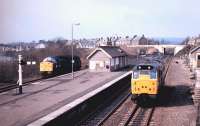 A class 31 heading west towards Newcastle on the N&C main line in the Autumn of 1984 passes 40056 standing alongside the Alston platform at Haltwhistle station.<br>
<br><br>[Colin Alexander //1984]