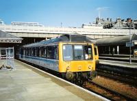 With a thumbs-up from the driver, a Fife Circle train pulls out of platform 17 at Waverley in May 1997.<br><br>[David Panton /05/1997]