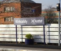 Once every station had run-in boards but when British Railways became British Rail in 1965 and the signage changed, run-in boards were not generally replaced and very few stations now have them. Kirkcaldy is among that small number and has just had the boards replaced with a prominent <i>Scotland's Railway</i> tag and logo, seen here on 31 January 2009. The sign behind it must have puzzled many people over the years as Dundee is over 30 miles away <br>
<br><br>[David Panton 31/01/2009]