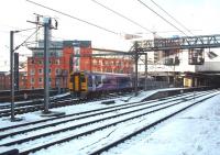 158817 leaves Leeds with an eastbound Northern Rail service on the morning after the heavy February snowfalls, albeit all rail services in the area were operating normally. <br><br>[Mark Bartlett 03/02/2009]