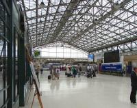 The concourse at Aberdeen station, looking south towards bay platforms 3 to 5 on 15 June 2009. (There is no platform 1 or 2).<br><br>[David Panton 15/06/2009]