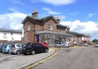 The exterior of Stonehaven station, seen from the carriage drive on 18 June 2009. [See image 20020 to play '<I>spot the changes over ten years.</I>'] <br>
<br><br>[David Panton 18/06/2009]