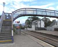 The signal box and level crossing at the north end of Kingussie station on 16 June 2009. Kingussie High School stands in the background.<br><br>[David Panton 16/06/2009]