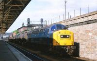 40178 passing through Dundee with a northbound freight in June 1981.<br><br>[Peter Todd 12/06/1981]