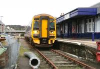 Having arrived at Kyle of Lochalsh earlier on 29 September as the 1101 ex-Inverness, unit 158707 prepares to undertake the two and a half hour return journey scheduled to depart at 1435.<br><br>[John Furnevel 29/09/2009]