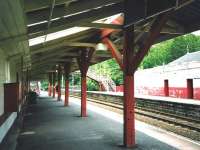Looking west along the platform at Huntly in June 1999.The unusual wooden canopy beams and supports added to the impression that this station building had been knocked together in a hurry.It has since been replaced. <br>
<br><br>[David Panton /06/1999]