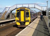 An eastbound 158 calls at Cardenden on 1 April 2010.<br><br>[Brian Forbes 01/04/2010]