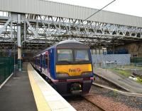 The 1421 Edinburgh - Dunbar train ready to depart Waverley platform 3 on 24 May 2010.<br><br>[Brian Forbes 24/05/2010]