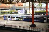 A Rochdale via Oldham service waits to leave Manchester Victoria on 28 September 2009<br><br>[Ian Dinmore 28/09/2009]