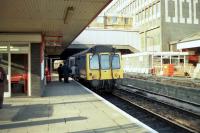A first generation railcar calls at Ealing Broadway amid reconstruction work on 26 January 1990 with the shuttle service to Greenford.<br>
<br><br>[John McIntyre 26/01/1990]