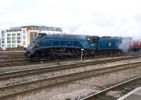 A4 Pacific no 60007 <I>Sir Nigel Gresley</I> arriving at Temple Meads on 1 December 2010 with <I>The Cathedrals Express</I> from London Victoria.<br><br>[Peter Todd 01/12/2010]