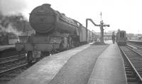 Gresley V2 2-6-2 no 60955 taking on water at Stirling on 28 March 1964 at the head of the 3.30pm Aberdeen - Carstairs <I>postal</I>.<br>
<br><br>[K A Gray 28/03/1964]