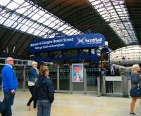 General view over the concourse at Glasgow Queen Street on 24 June.<br><br>[Veronica Clibbery 24/06/2011]