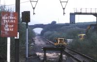 View east towards Woodhead from Hadfield in 1998. For a similar view twenty years earlier [see image 28771].<br><br>[Ian Dinmore 13/04/1998]