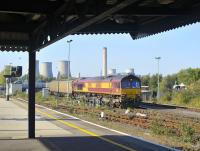 DBS 66068 carrying out some shunting operations in the yard at Didcot on a sunny 14 October.<br>
<br><br>[Peter Todd 14/10/2011]