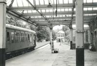 Near the end at Keswick. A photograph taken in September 1971, around 6 months prior to closure. The passenger had just arrived from Penrith and was awaiting assistance to transfer her luggage from platform to Hotel via the private linking corridor. [See image 11714]<br><br>[Brian Taylor /09/1971]