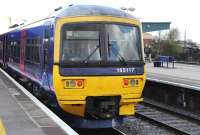 165117 stands at the platform at Didcot on 26 April 2013.<br><br>[Peter Todd 26/04/2013]