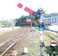 Right away at Hexham on 8 April 2014. View east from platform 2.<br><br>[Jim Peebles 08/04/2014]