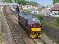 West Coast 37685 passes Kinghorn on its way from Dundee to Craigentinny on 24 May.<br><br>[Bill Roberton 24/05/2014]