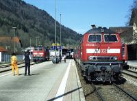 At Immenstadt in the south of Germany, the branch to Oberstdorf leaves the Munich to Lindau main line in the 'wrong'  direction, so that services from Oberstdorf to Kempten and beyond are faced with a reversal here. 218 499 on the left has just brought in train IC2012 (09:45 Oberstdorf - Hannover Hbf) on 28 April 2010 and is running round its train to join classmate 218 494 which was waiting at Immenstadt and has already coupled up. Very occasional Railscot contributor Ingrid Jamieson can be seen chatting to the train's conductor beyond the first lamp-post.<br><br>[Bill Jamieson 28/04/2010]