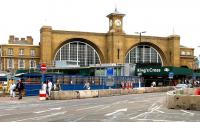 The cluttered frontage at Kings Cross in July 2005.<br><br>[John Furnevel 23/07/2005]